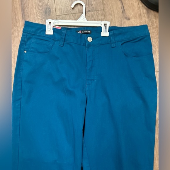 NWT LEE CLASSIC FIT IN GREENISH COLOUR size 18 MEDIUM EMBROIDERED POCKETS - Picture 5 of 8